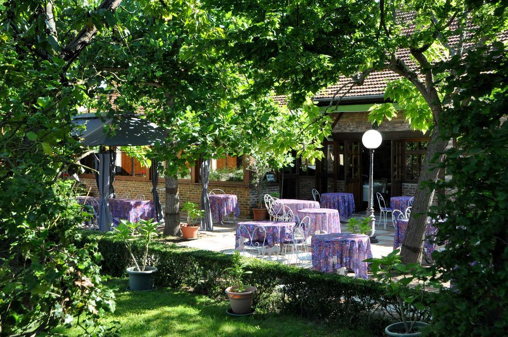 Logis Hotel Le Dahu Parigny  Exteriér fotografie